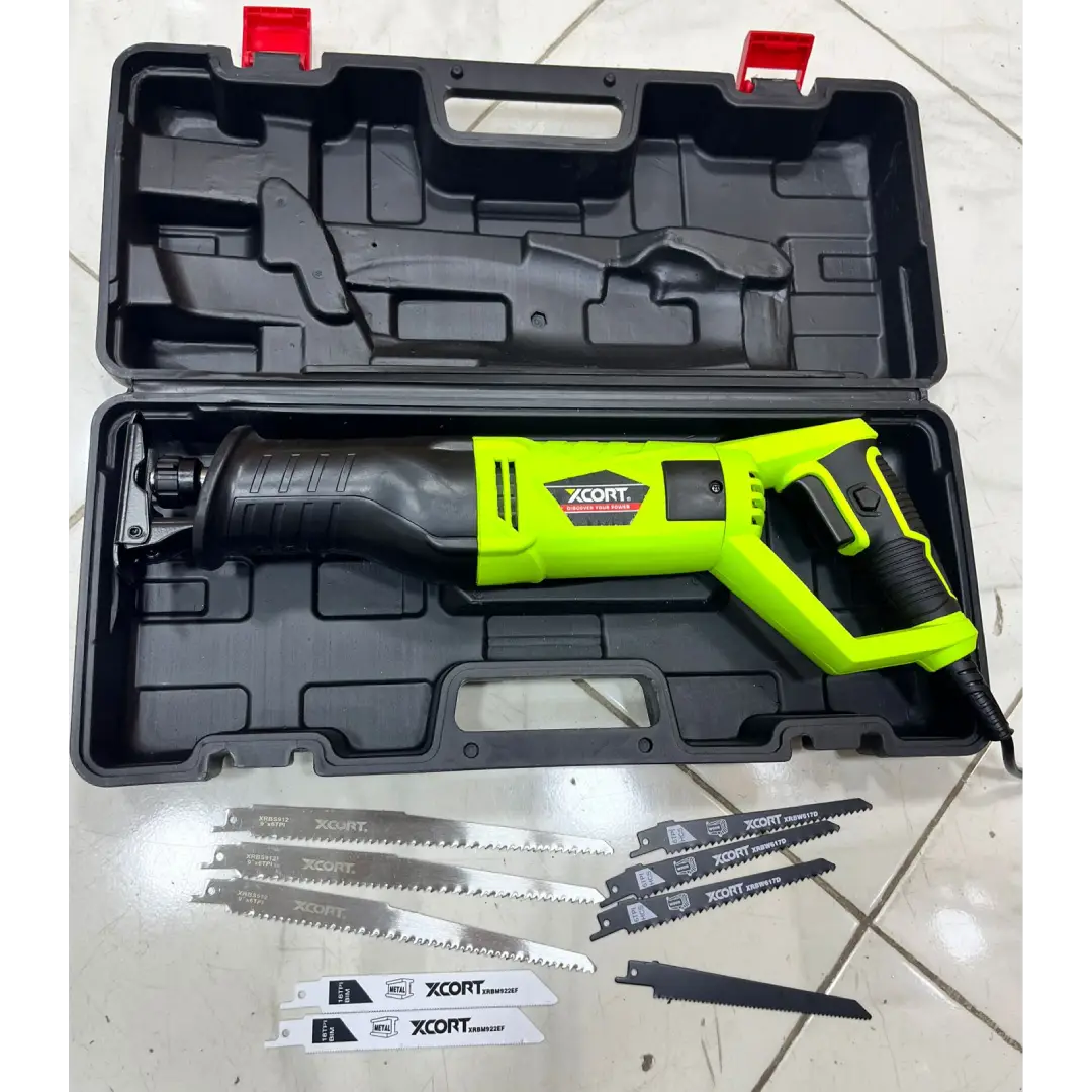 scie sabre 950 watt xcort